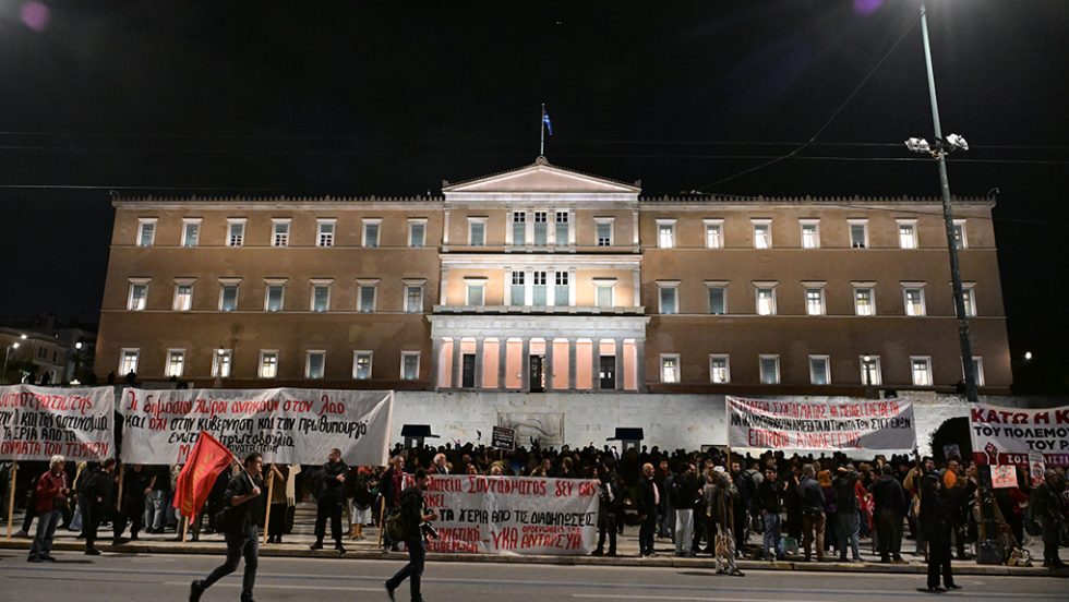 agnostos stratiotis sygentrosi